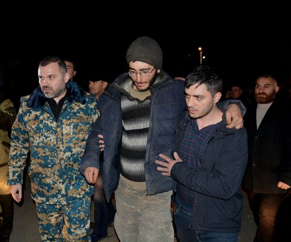 Вещий сон мамы и спасение армянских солдат: как Давид Саакян выжил во вражеском тылу Вещий сон мамы и спасение армянских солдат: как Давид Саакян выжил во вражеском тылу - Sputnik Армения