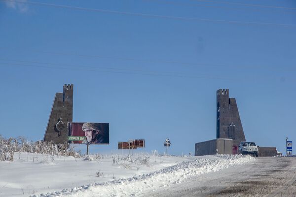 Мэр Гориса призвал жителей встать на защиту земли и не пускать Пашиняна в Сюник Мэр Гориса призвал жителей встать на защиту земли и не пускать Пашиняна в Сюник - Sputnik Армения