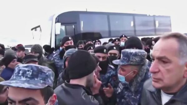 Акция в Сюнике: жители южной области Армении не пускают премьера Пашиняна Акция в Сюнике: жители южной области Армении не пускают премьера Пашиняна - Sputnik Армения