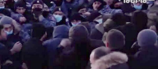 Բախում՝ ոստիկանների և սյունեցիների միջև Բախում՝ ոստիկանների և սյունեցիների միջև - Sputnik Армения