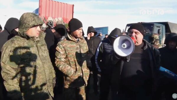 Жители Сюника перекрыли дорогу Горис-Татев, чтоб запретить Пашиняну въезд в регион (21 декабря 2020). Сюник - Sputnik Армения