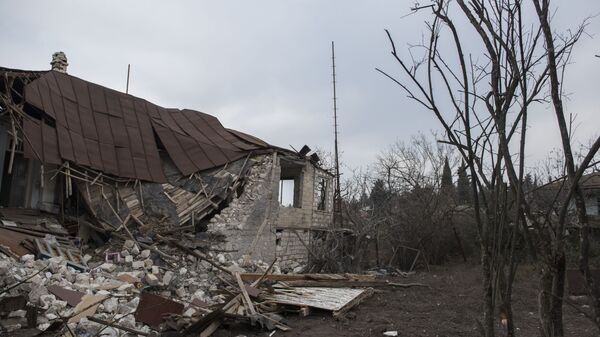 Разрушенный дом в городе Мартакерт (15 декабря 2020). Карабах - Sputnik Армения