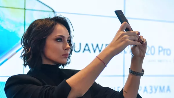 Старт продаж в России флагманских смартфонов Huawei - Sputnik Армения