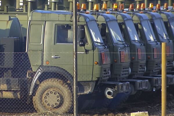 В Карабахе развернут полевой автопарк для военной техники российских миротворцев В Карабахе развернут полевой автопарк для военной техники российских миротворцев - Sputnik Армения