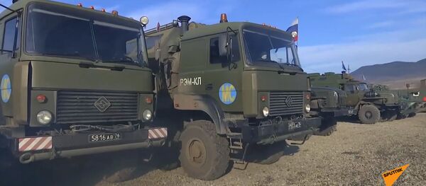 Полевой автопарк для военной и спецтехники в селе Иванян, Карабах Полевой автопарк для военной и спецтехники в селе Иванян, Карабах - Sputnik Армения