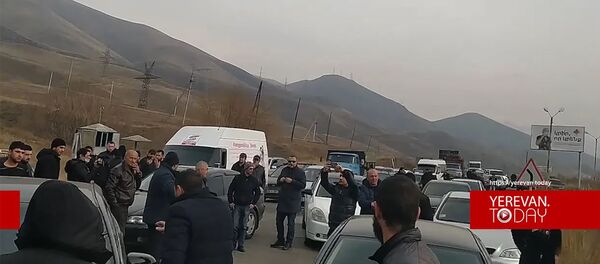 Վանաձոր-Երևան մայրուղին փակ է, պահանջում են Փաշինյանի հրաժարականը Վանաձոր-Երևան մայրուղին փակ է, պահանջում են Փաշինյանի հրաժարականը - Sputnik Արմենիա
