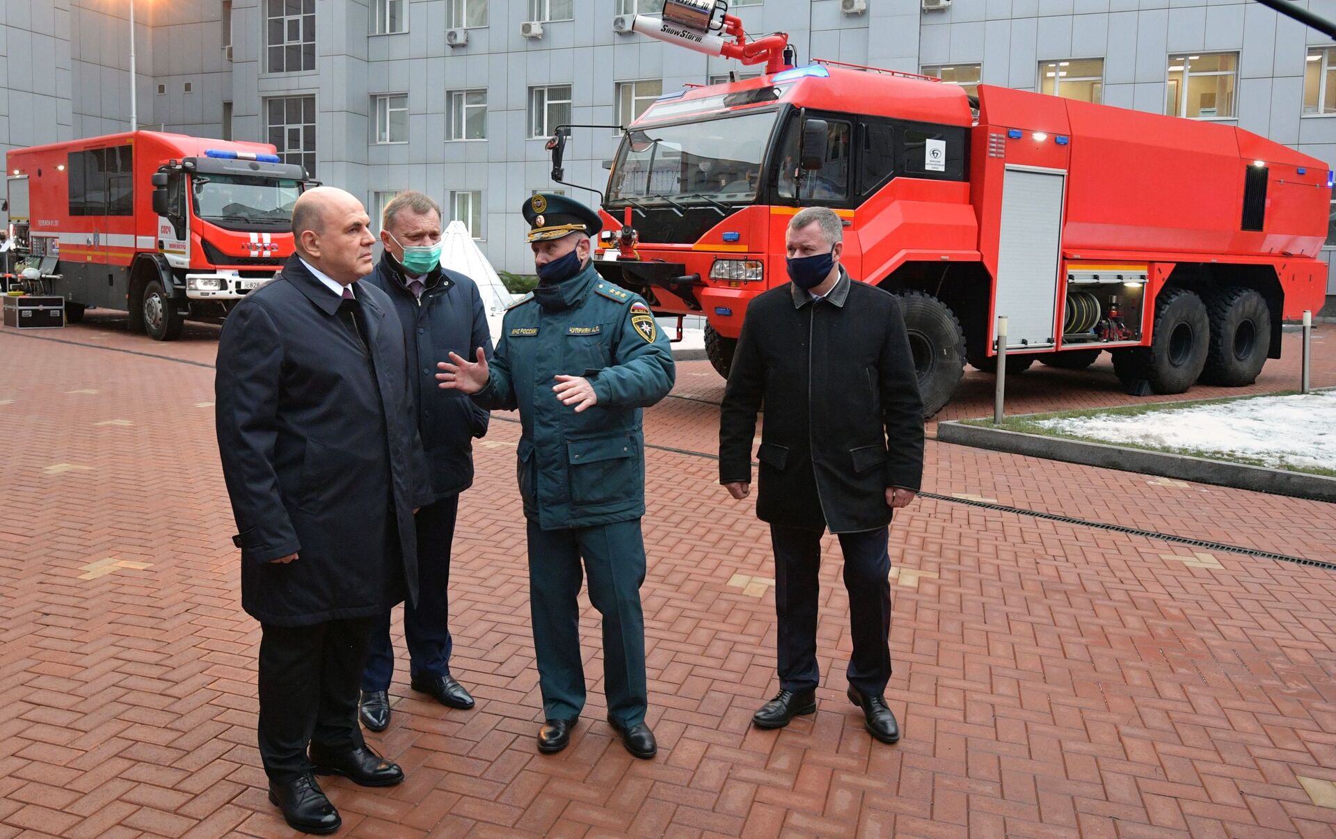 Сотрудники МЧС в этом году спасли более 100 тыс человек - Мишустин