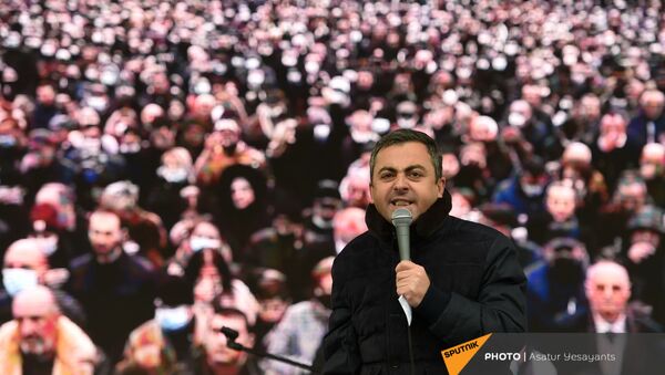 Глава партии Дашнакцутюн Ишхан Сагателян выступает на митинге оппозиции (22 декабря 2020). Еревaн - Sputnik Արմենիա