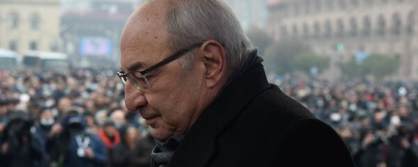 Единый оппозиционный кандидат в премьер-министры Вазген Манукян на митинге оппозиции (22 декабря 2020). Еревaн - Sputnik Արմենիա