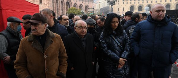 Слева направо: Хосров Арутюнян, кандидат в премьер-министры Вазген Манукян, Арпине Ованнисян и Андраник Теванян на митинге оппозиции (22 декабря 2020). Еревaн Слева направо: Хосров Арутюнян, кандидат в премьер-министры Вазген Манукян, Арпине Ованнисян и Андраник Теванян на митинге оппозиции (22 декабря 2020). Еревaн - Sputnik Армения