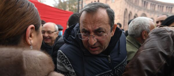 Член партии Дашнакцутюн Арцвик Минасян на митинге оппозиции (22 декабря 2020). Еревaн - Sputnik Армения