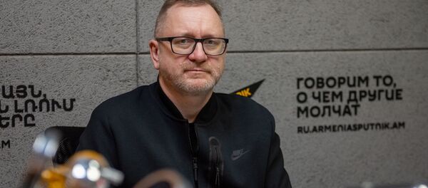 Военный обозреватель Юрий Котенок дал интервью Sputnik Армения перед отъездом на родину Военный обозреватель Юрий Котенок дал интервью Sputnik Армения перед отъездом на родину - Sputnik Армения