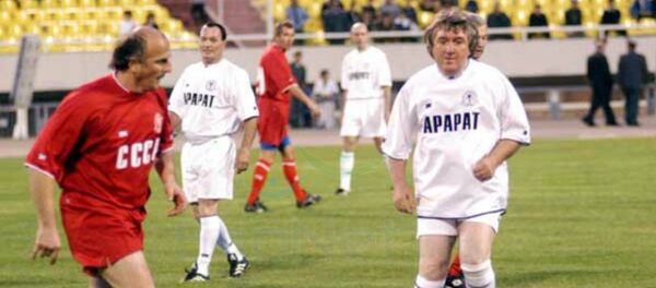 Аркадий Андриасян на футбольном поле - Sputnik Արմենիա