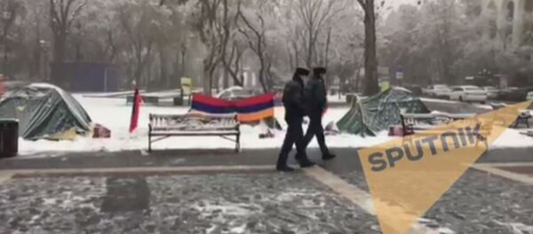 Հայաստանի ընդդիմությունը դիմավորեց առավոտը Հանրապետության հրապարակում Հայաստանի ընդդիմությունը դիմավորեց առավոտը Հանրապետության հրապարակում - Sputnik Արմենիա