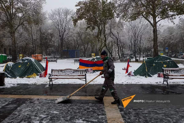 Протестующие на площади Республики в Ереване (23 декабря 2020). Еревaн Протестующие на площади Республики в Ереване (23 декабря 2020). Еревaн - Sputnik Армения