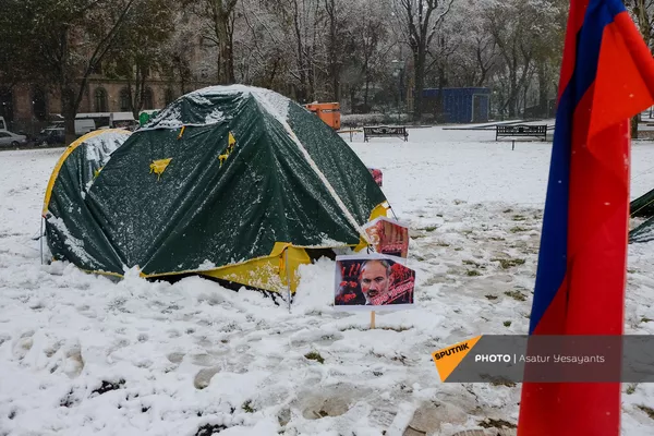 Протестующие на площади Республики в Ереване (23 декабря 2020). Еревaн Протестующие на площади Республики в Ереване (23 декабря 2020). Еревaн - Sputnik Армения
