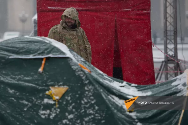 Протестующие на площади Республики в Ереване (23 декабря 2020). Еревaн Протестующие на площади Республики в Ереване (23 декабря 2020). Еревaн - Sputnik Армения