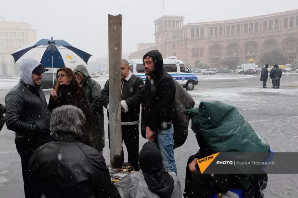Протестующие на площади Республики в Ереване (23 декабря 2020). Еревaн Протестующие на площади Республики в Ереване (23 декабря 2020). Еревaн - Sputnik Армения