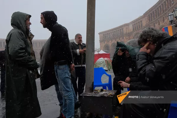 Протестующие на площади Республики в Ереване (23 декабря 2020). Еревaн Протестующие на площади Республики в Ереване (23 декабря 2020). Еревaн - Sputnik Армения