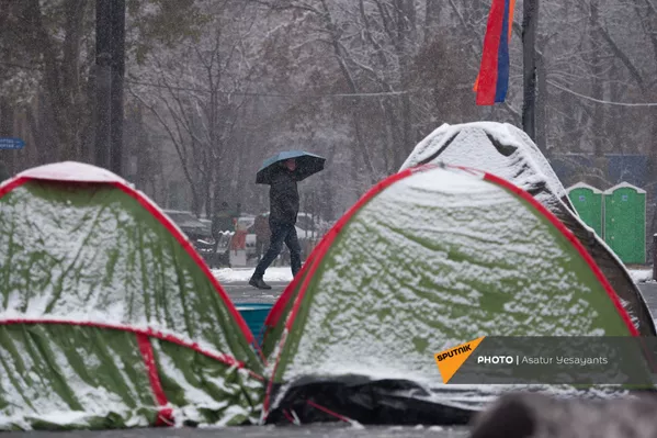 Протестующие на площади Республики в Ереване (23 декабря 2020). Еревaн Протестующие на площади Республики в Ереване (23 декабря 2020). Еревaн - Sputnik Армения