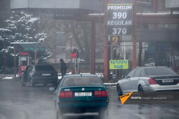 Бензин и сжиженный газ подорожали в Армении. В чем причина? Бензин и сжиженный газ подорожали в Армении. В чем причина? - Sputnik Армения