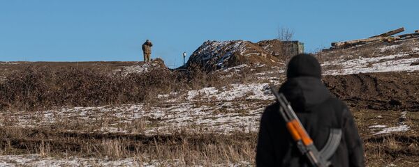 Армянские военнослужащие на одной из позиций близ села Давид Бек в Сюникской области Армении Армянские военнослужащие на одной из позиций близ села Давид Бек в Сюникской области Армении - Sputnik Армения