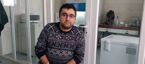 Старший научный сотрудник НИИ Молекулярной биологии Академии наук Армении Оваким Закарян (22 декабря 2020). Еревaн Старший научный сотрудник НИИ Молекулярной биологии Академии наук Армении Оваким Закарян (22 декабря 2020). Еревaн - Sputnik Արմենիա