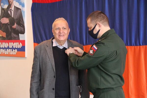 ՌԴ պաշտպանության նախարարությունը պարգևատրել է ՀՀ ԶՈւ մի քանի պաշտոնաթող գնդապետների - Sputnik Արմենիա