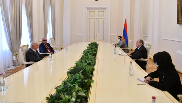 Президент Армен Саркисян принял председателя ДПА Арама Саркисяна и заместителя председателя партии «Наследие» Гагика Маргаряна (24 декабря 2020). Еревaн - Sputnik Армения