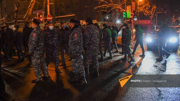 Ситуация на перекрестке улиц Арами - Налбандяна (24 декабря 2020). Еревaн - Sputnik Армения