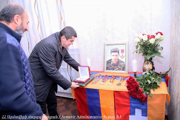 Экс-депутату Рустаму Гаспаряну посмертно присвоено звание Герой Арцаха - Sputnik Армения