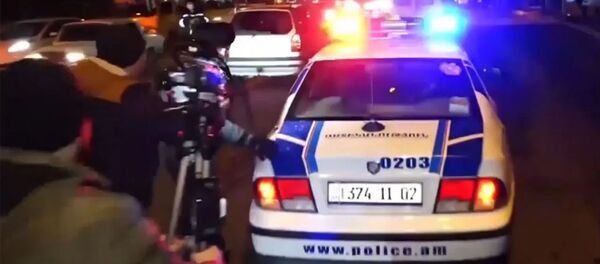 Քաղաքացու գործողությունից ոստիկանը կոտրվածքներ է ստացել․ Երևանի 32-ամյա բնակիչը ձերբակալվել է Քաղաքացու գործողությունից ոստիկանը կոտրվածքներ է ստացել․ Երևանի 32-ամյա բնակիչը ձերբակալվել է - Sputnik Արմենիա