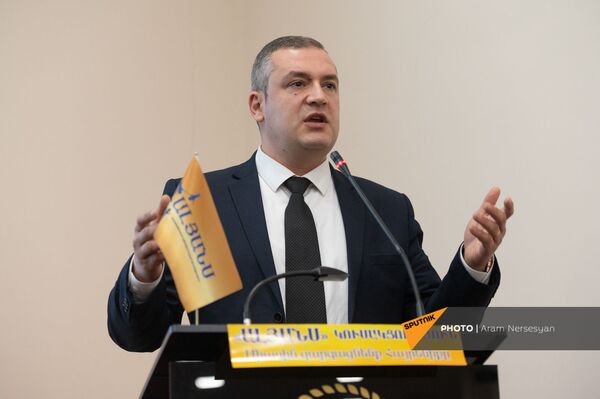 Ուրիխանյանն առաջարկում է Ռուսաստանի հետ միութենական պետություն ձևավորել - Sputnik Արմենիա