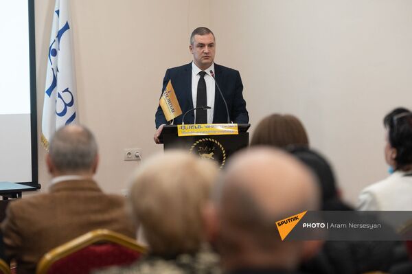 О главной лжи про альтернативу Пашиняну и единственном союзнике - Уриханян созвал съезд О главной лжи про альтернативу Пашиняну и единственном союзнике - Уриханян созвал съезд - Sputnik Армения