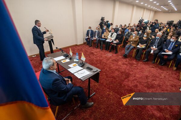 Ուրիխանյանն առաջարկում է Ռուսաստանի հետ միութենական պետություն ձևավորել - Sputnik Արմենիա