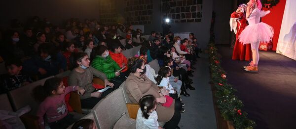 От книжки сказок до возвращения в Арцах» - о чем карабахские дети просят Деда Мороза От книжки сказок до возвращения в Арцах» - о чем карабахские дети просят Деда Мороза - Sputnik Армения