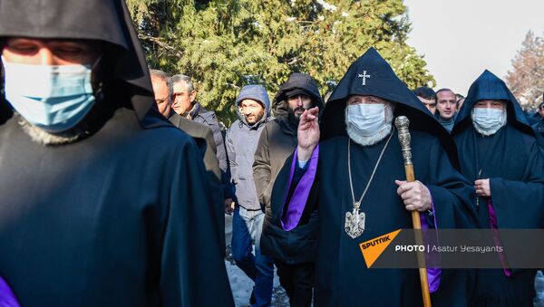 Католикос Гарегин II на акции в поддержку ААЦ под девизом Решительно встанем на защиту нашей церкви (27 декабря 2020). Эчмиадзин - Sputnik Արմենիա