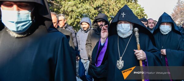 Католикос Гарегин II на акции в поддержку ААЦ под девизом Решительно встанем на защиту нашей церкви (27 декабря 2020). Эчмиадзин - Sputnik Армения