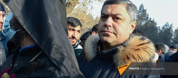 Артур Ванецян на акции в поддержку ААЦ под девизом Решительно встанем на защиту нашей церкви (27 декабря 2020). Эчмиадзин - Sputnik Армения