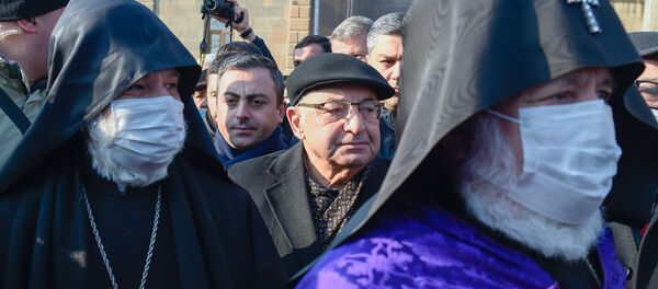 Вазген Манукян на акции в поддержку ААЦ под девизом Решительно встанем на защиту нашей церкви (27 декабря 2020). Эчмиадзин Вазген Манукян на акции в поддержку ААЦ под девизом Решительно встанем на защиту нашей церкви (27 декабря 2020). Эчмиадзин - Sputnik Արմենիա