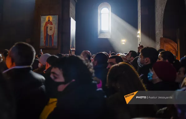 Католикос Гарегин II проводит Литургию на акции в поддержку ААЦ под девизом Решительно встанем на защиту нашей церкви (27 декабря 2020). Эчмиадзин Католикос Гарегин II проводит Литургию на акции в поддержку ААЦ под девизом Решительно встанем на защиту нашей церкви (27 декабря 2020). Эчмиадзин - Sputnik Армения