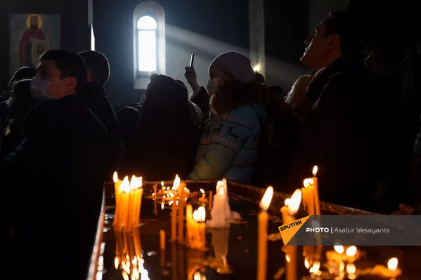 Католикос Гарегин II проводит Литургию на акции в поддержку ААЦ под девизом Решительно встанем на защиту нашей церкви (27 декабря 2020). Эчмиадзин Католикос Гарегин II проводит Литургию на акции в поддержку ААЦ под девизом Решительно встанем на защиту нашей церкви (27 декабря 2020). Эчмиадзин - Sputnik Армения