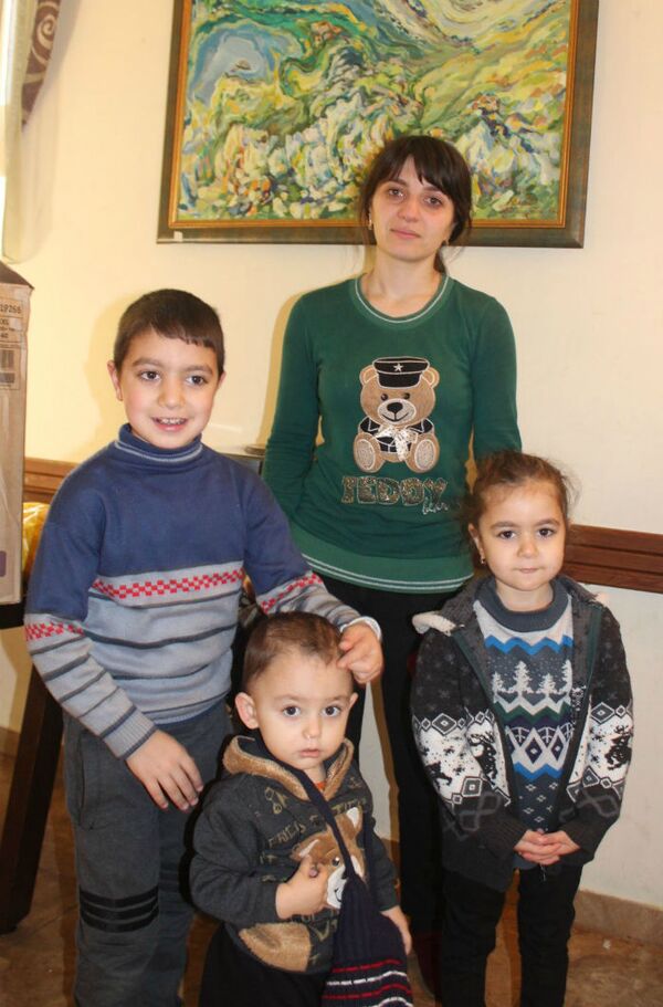 Առանց Ձմեռ պապի ու տոնածառի. արցախցի շատ փոքիկներ այս տարի զրկված են Ամանորից Առանց Ձմեռ պապի ու տոնածառի. արցախցի շատ փոքիկներ այս տարի զրկված են Ամանորից - Sputnik Արմենիա