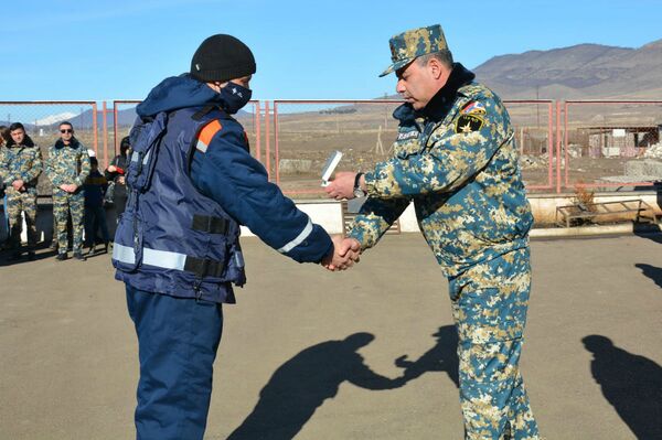 В Карабахе наградили группу сотрудников МЧС России В Карабахе наградили группу сотрудников МЧС России - Sputnik Армения