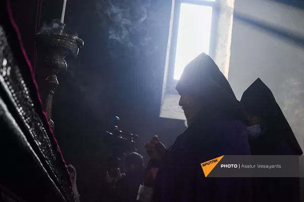 Католикос Гарегин II проводит Литургию на акции в поддержку ААЦ под девизом Решительно встанем на защиту нашей церкви (27 декабря 2020). Эчмиадзин Католикос Гарегин II проводит Литургию на акции в поддержку ААЦ под девизом Решительно встанем на защиту нашей церкви (27 декабря 2020). Эчмиадзин - Sputnik Армения