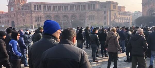 Ընդդիմությունը բողոքի երթով ԱԺ–ից մոտից եկավ կառավարության մոտ Ընդդիմությունը բողոքի երթով ԱԺ–ից մոտից եկավ կառավարության մոտ - Sputnik Արմենիա