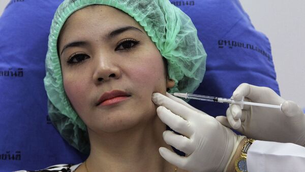 Процедура инъекции ботокса в клинике в Янхи в Бангкоке (17 октября 2012). Таиланд - Sputnik Армения