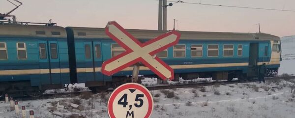Пригородный электропоезд, следующий курсом Ереван-Гюмри-Ереван, столкнулся с внедорожником (28 декабря 2020). - Sputnik Армения