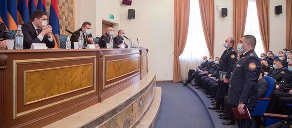 Председатель Следственного комитета Айк Григорян представил сотрудникам комитета нового заместителя (28 декабря 2020). Еревaн - Sputnik Армения