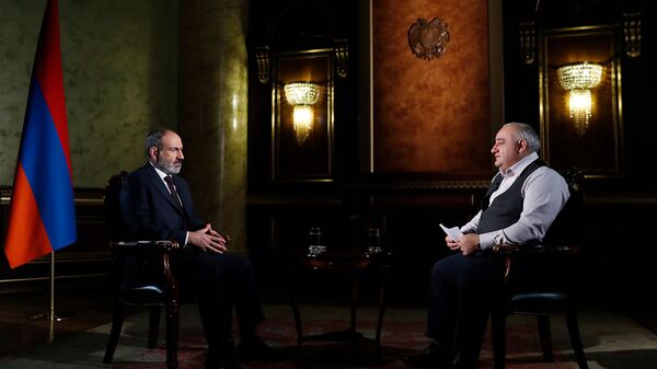 Интервью премьер-министра Никола Пашиняна в прямом эфире Петросу Казаряну (27 декабря 2020). Еревaн - Sputnik Армения